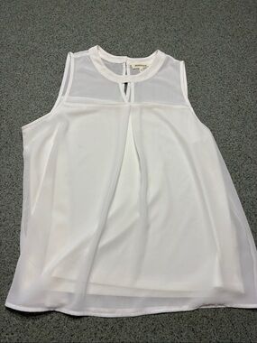 Monteau White Sleeveless Keyhole Chiffon Camisole